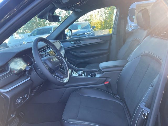 Used 2025 Jeep Grand Cherokee L Altitude AWD/4WD image 19