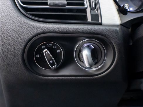 Certified 2023 Porsche Macan S AWD/4WD image 19