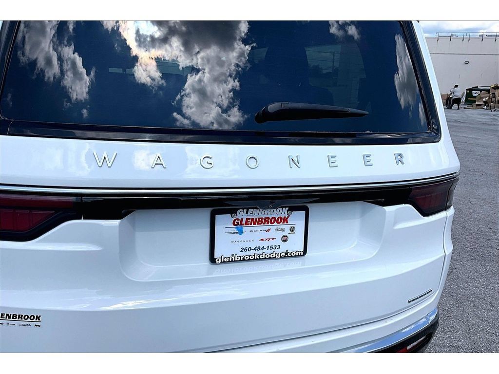 Certified 2024 Jeep Wagoneer Series II w/ Flexible Seating Group AWD/4WD image 39