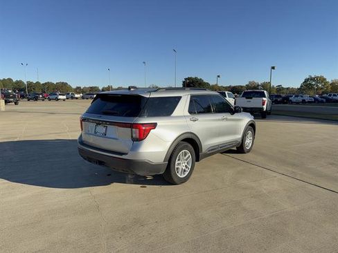 Used 2025 Ford Explorer Active image 4