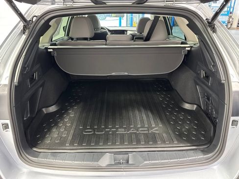 Used 2025 Subaru Outback Premium AWD/4WD image 37