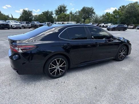 Used 2021 Toyota Camry SE FWD image 2