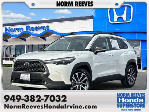 Used 2025 Toyota Corolla Cross XLE image 1