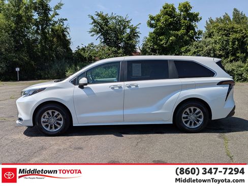 Certified 2024 Toyota Sienna XLE AWD/4WD image 6