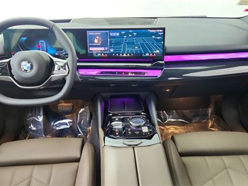 Used 2025 BMW 540i xDrive image 19