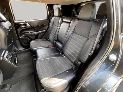Used 2024 Mitsubishi Outlander SE AWD/4WD image 17
