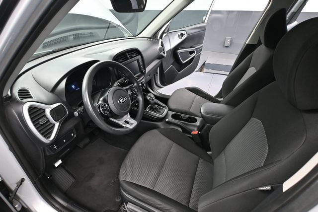Used 2020 Kia Soul LX FWD image 16