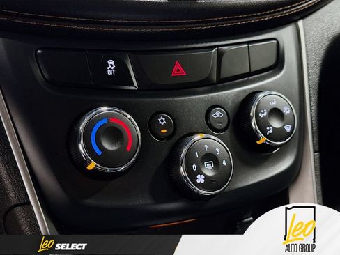 Used 2018 Chevrolet Trax LT w/ LT Convenience Package FWD image 18