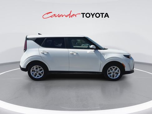 Used 2025 Kia Soul LX w/ LX Technology Package FWD image 9