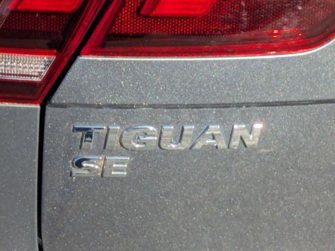 Used 2021 Volkswagen Tiguan SE image 30