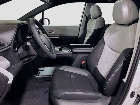 New 2025 Toyota Sienna XSE FWD image 18