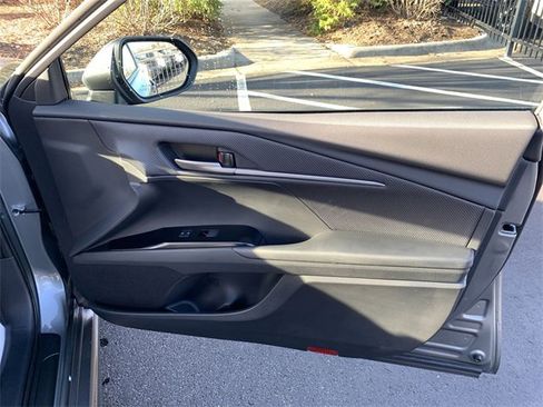 Used 2025 Toyota Camry SE image 13