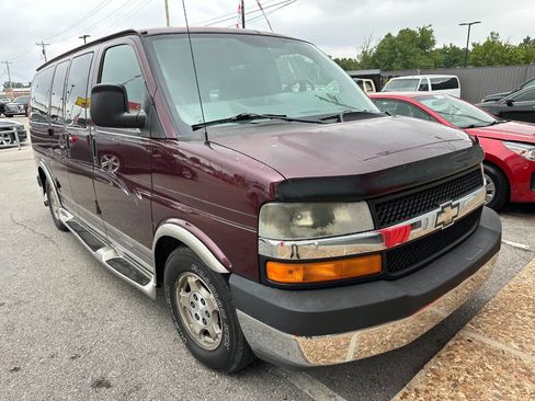Used 2004 Chevrolet Express 1500 image 1