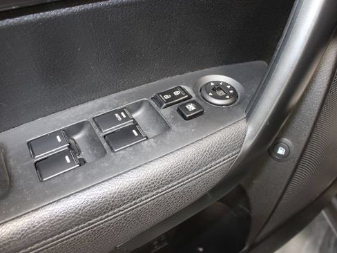Used 2012 Kia Sorento FWD w/ Third Row Pkg image 23