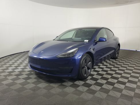 Used 2023 Tesla Model 3 Standard Range image 8