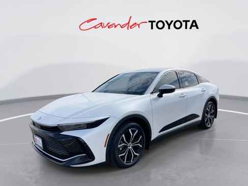 Used 2023 Toyota Crown XLE image 1