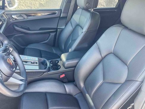 Used 2024 Porsche Macan image 16