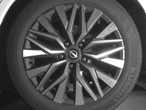 Used 2025 Nissan Altima 2.5 SV FWD image 14
