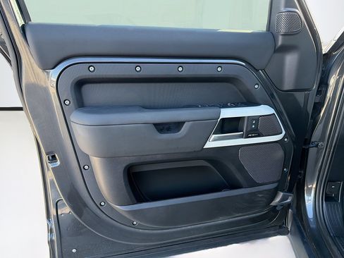 Used 2024 Land Rover Defender 110 S image 22