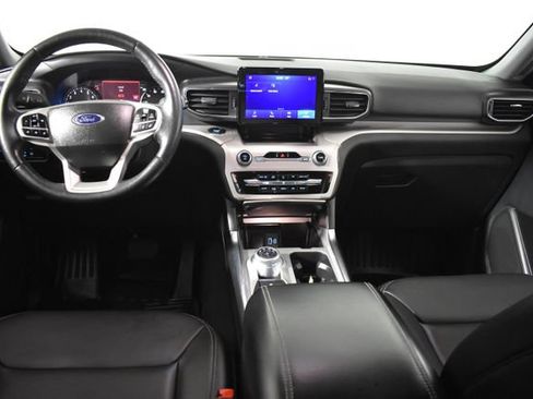 Used 2023 Ford Explorer XLT w/ Equipment Group 202A AWD/4WD image 27