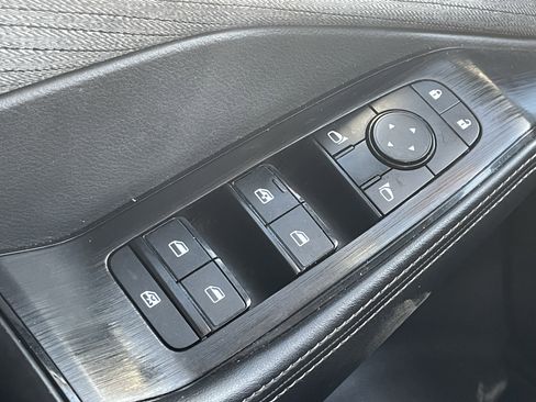 Used 2023 Nissan Rogue SV image 15