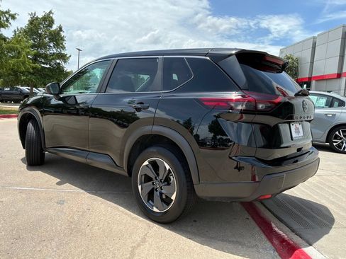 Used 2025 Nissan Rogue SV FWD image 8