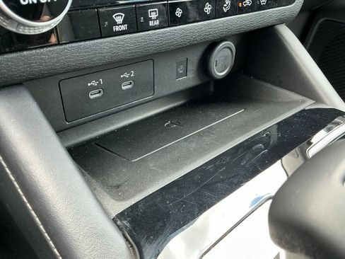 Used 2025 Mitsubishi Outlander AWD image 36