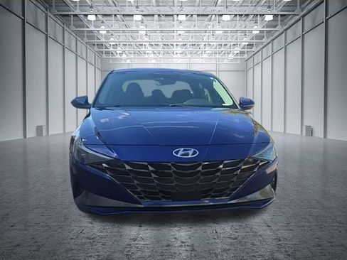 Used 2022 Hyundai Elantra Limited w/ Preferred Accessory Package FWD image 10