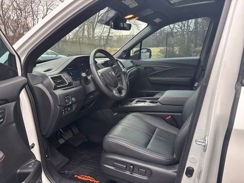 Certified 2025 Honda Passport TrailSport image 13