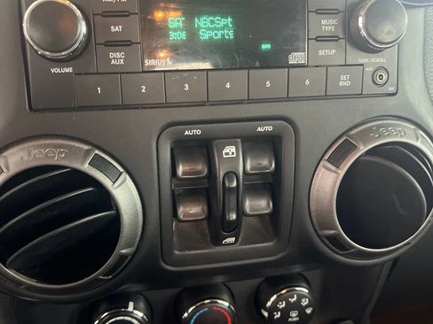 Used 2018 Jeep Wrangler Unlimited Sport S AWD/4WD image 8
