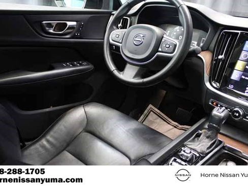 Used 2019 Volvo S60 T5 Momentum w/ Premium Package image 10