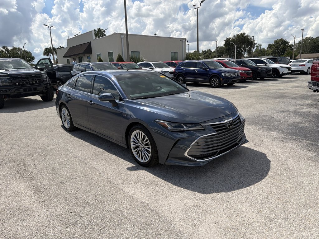 Used 2019 Toyota Avalon Limited FWD image 1