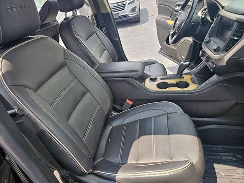 Used 2019 GMC Acadia Denali w/ Technology Package FWD image 16