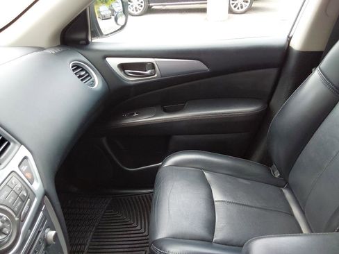 Used 2019 Nissan Pathfinder SL AWD/4WD image 11