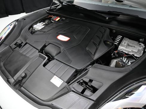 Used 2019 Porsche Cayenne Turbo w/ Premium Plus Package image 42