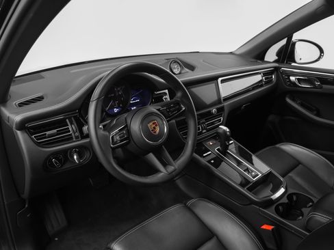 Certified 2023 Porsche Macan GTS image 4