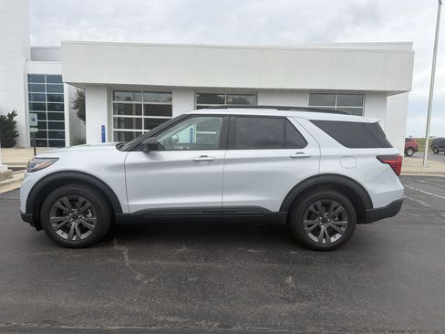 New 2026 Ford Explorer Active w/ Active Comfort Package AWD/4WD image 17
