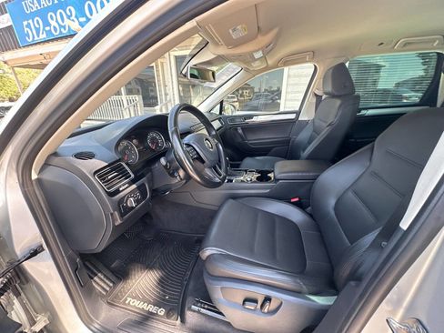 Used 2016 Volkswagen Touareg Sport image 21