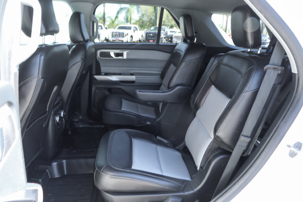 Used 2023 Ford Explorer XLT w/ Equipment Group 202A RWD image 34