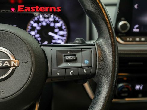 Used 2022 Nissan Rogue SV image 27