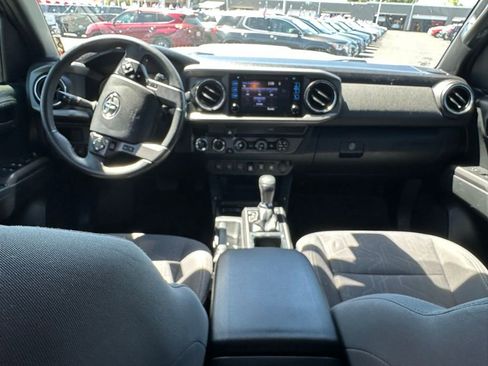 Used 2019 Toyota Tacoma TRD Sport w/ Technology Package image 8