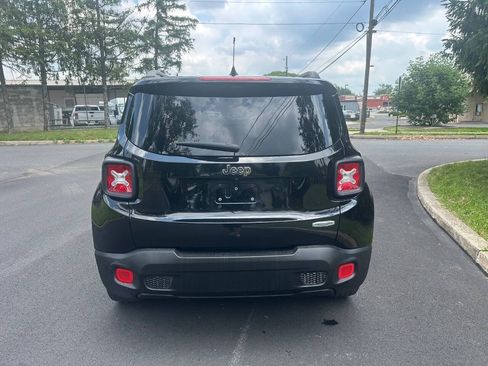 Used 2017 Jeep Renegade Latitude FWD image 7