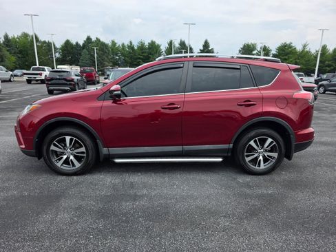 Used 2018 Toyota RAV4 XLE AWD/4WD image 2