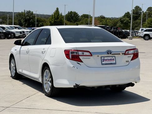 Used 2012 Toyota Camry XLE w/ Convenience Pkg FWD image 4