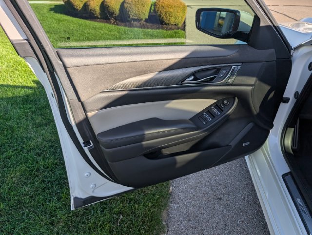 Used 2019 Cadillac CTS V w/ Luxury Package RWD image 13