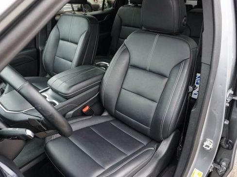 Used 2024 GMC Acadia Elevation image 19