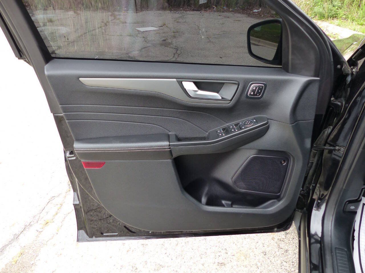 Used 2024 Ford Escape Active w/ Tech Pack #2 AWD/4WD image 18