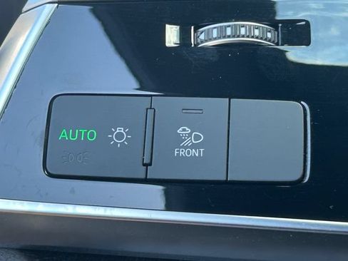 Used 2019 Audi Q8 Premium Plus AWD/4WD image 21