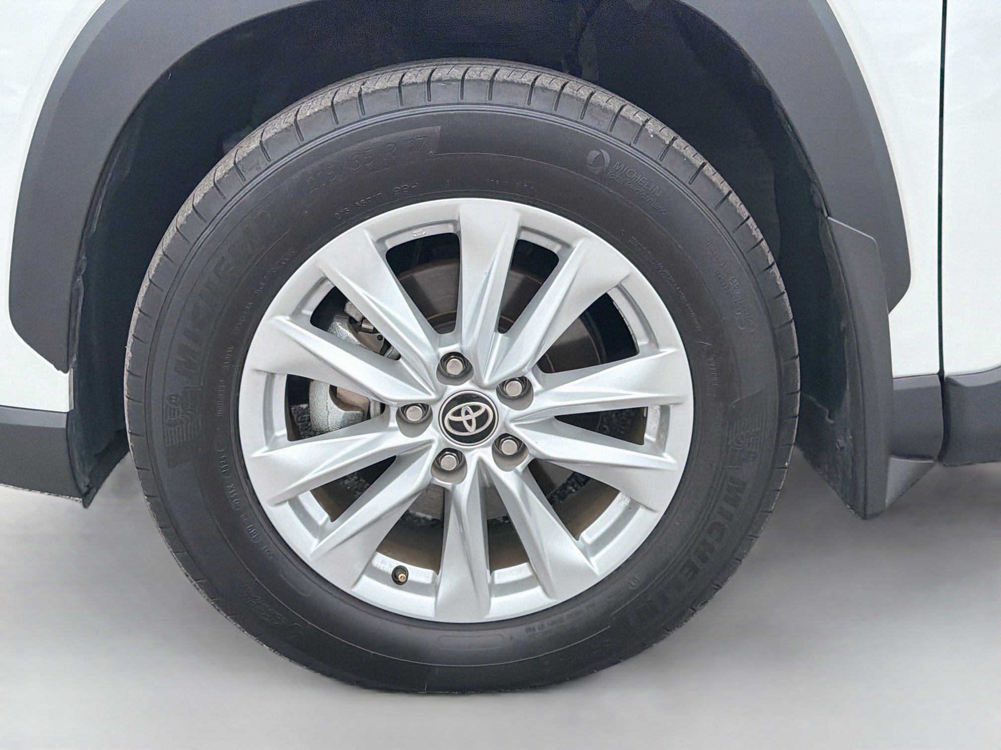 Used 2025 Toyota Corolla Cross LE FWD image 39