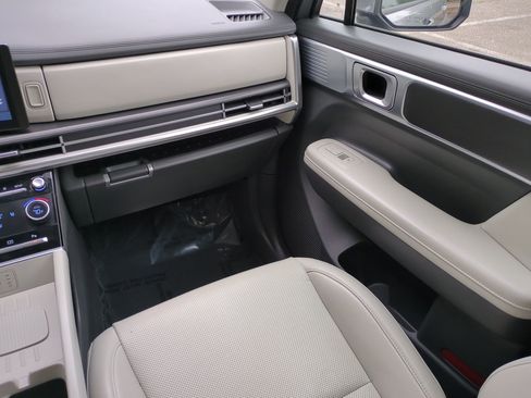 Used 2025 Hyundai Santa Fe SEL FWD image 17